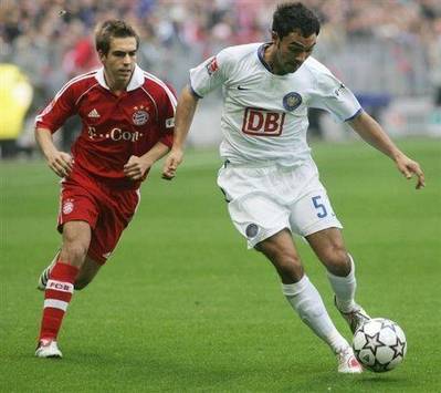 Bundesliga: Bayern München - Hertha BSC Berlin: Lahm gegen Chahed (AFP)