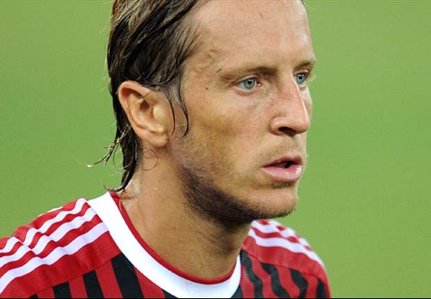 Official: Ambrosini joins Fiorentina