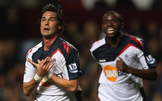 Carling Cup: Chris Eagles - Fabrice Muamba, Aston Villa v Bolton