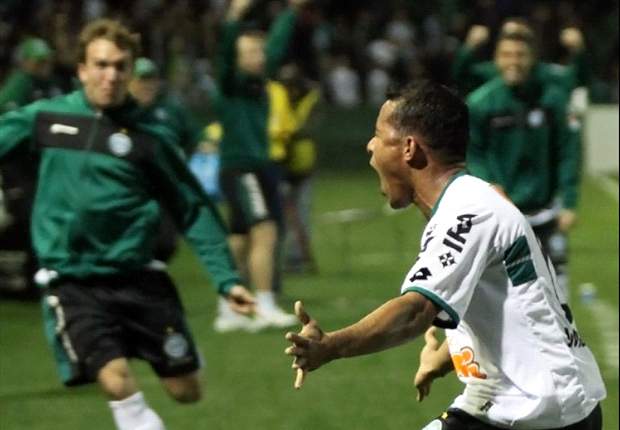 Bill deixa o Santos e assina com o Al-Ittihad