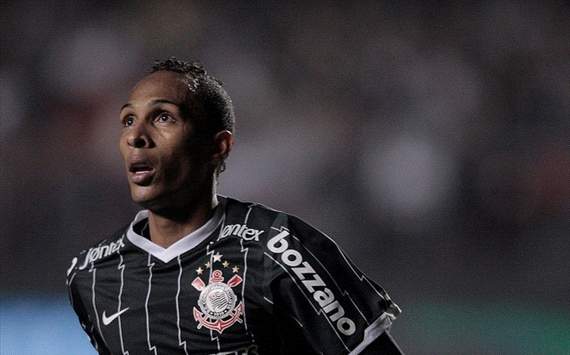 O Levezinho com outra camisa?