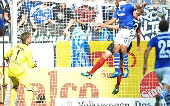 Jefferson Farfan markiert den Schalker Ausgleich gegen Freiburg