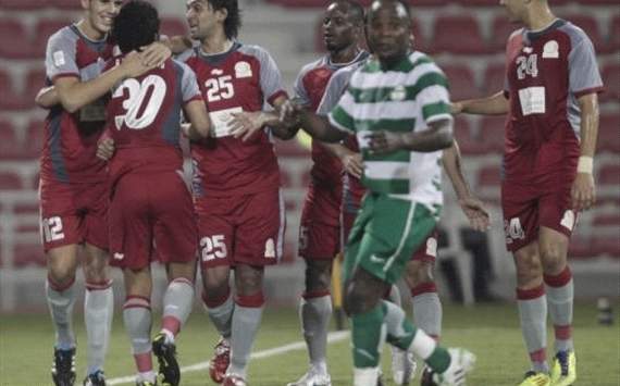 فرحة نشأت أكرم مع زملائه بتقدم لخويا في دوري نجوم قطر