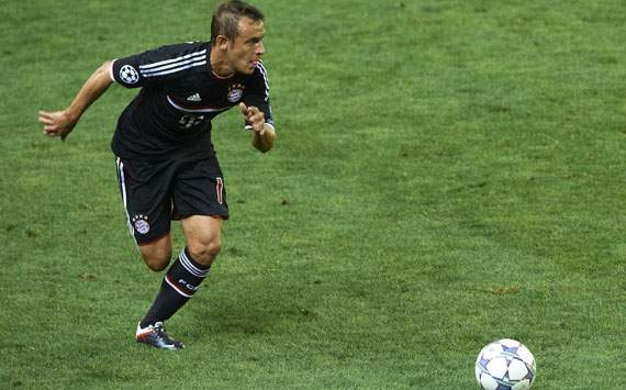 FC Bayern München: Rafinha hat den Ball im Blick