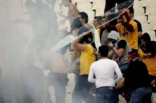Riots after Greek derby Panathinaikos vs AEK Athens (AFP)