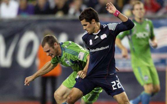 Benny Feilhaber, Nate Jaqua; New England Revolution - Seattle Sounders FC
