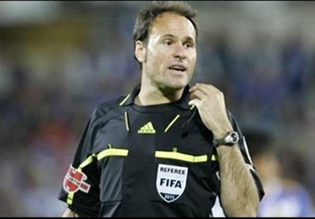 Spanish referee Mateu Lahoz banned for 'technical error' made during Sevilla-Barcelona game