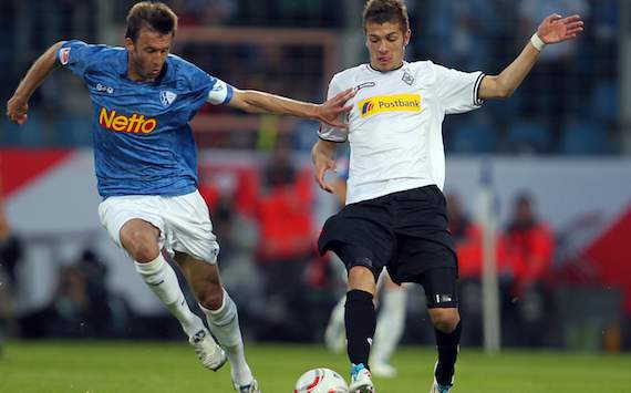 Kampf um den Ball: Christoph Dabrowski und Roman Neustädter
