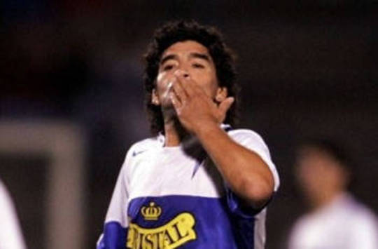 Maradona returned to the pitch in Chile (AFP)