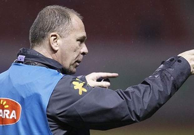 Brazil played as individuals against Mexico but players will learn from defeat, insists Menezes