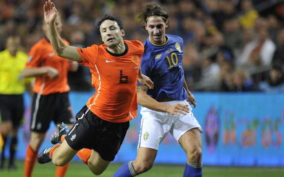 Holland - Sweden: Van Bommel, Ibrahimovic