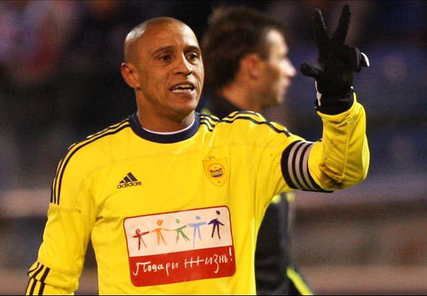 Anzhi's Roberto Carlos denies retirement talk