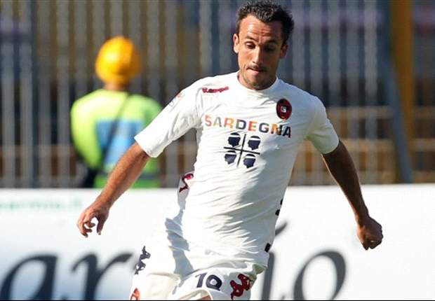 Cagliari, per Thiago Ribeiro è un vero giallo: l'attaccante, riscattato dai sardi, punta i piedi e vuole restare in Brasile: "Non ho la testa per tornare"