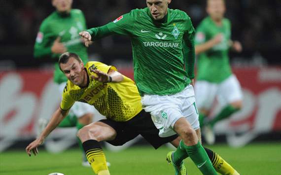 Aaron Hunt und Kevin Grosskreutz im Kampf um den Ball