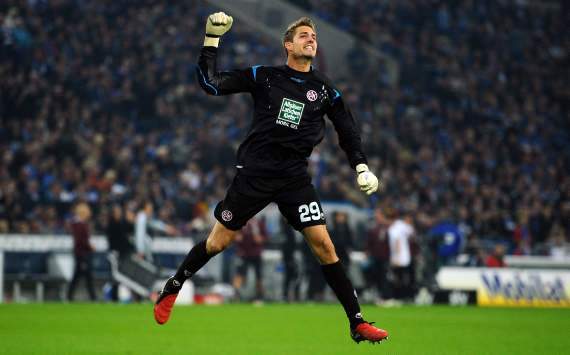 Kevin Trapp jubelt gegen den FC Schalke 04