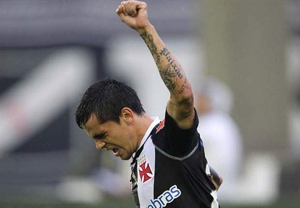 Vasco inicia tratativas por renovação de Fágner