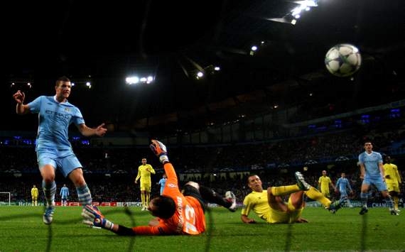 UEFA Champions League : Diego Lopez - Carlos Marchena - Edin Dzeko, Manchester City FC v Villarreal 
