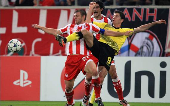 Champions League: Olympiacos Piraeus - Borussia Dortmund, Avraam Papdopoulos, Robert Lewandowski