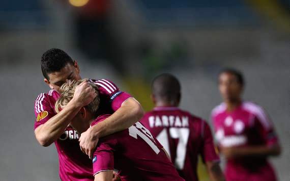 Kyriakos Papadopoulos und Lewis Holtby jubeln