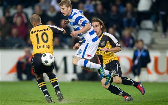 De Leeuw in duel met Lurling (De Graafschap - NAC Breda)