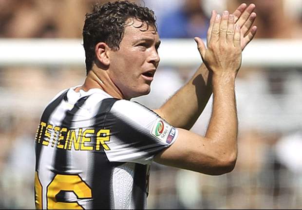 Il PSG all'assalto di Lichtsteiner, la Juve resiste ma già pensa a come investire i soldi della sua cessione: si punterà su Peluso