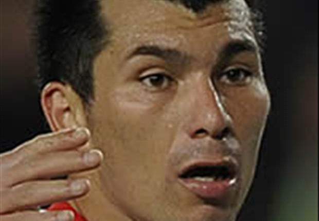 Sevilla: Gary Medel es sancionado con dos partidos aunque Cesc Fábregas fingió