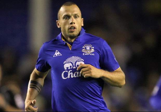 Heitinga unhappy with Moyes over Everton snub