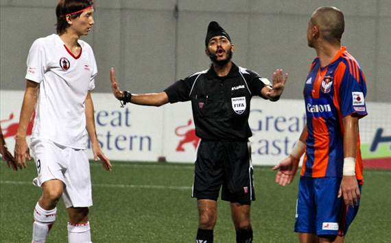Referee Sukhbir Singh steps in, Gombak United, Albirex Niigata, Singapore, S.League