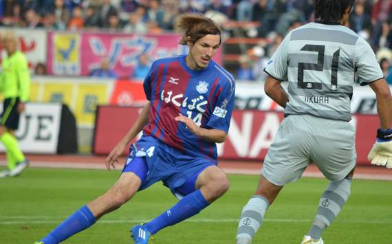 Ventforet Kofu v Yokohama F. Marinos - Mike Havenaar
