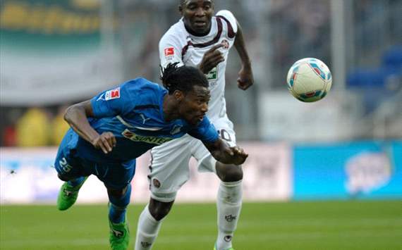 Isaac Vorsah ist Lauterns Dorge Kouemaha eine Kopflänge voraus
