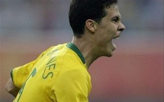 Hernanes hoping to seize Brazil chance