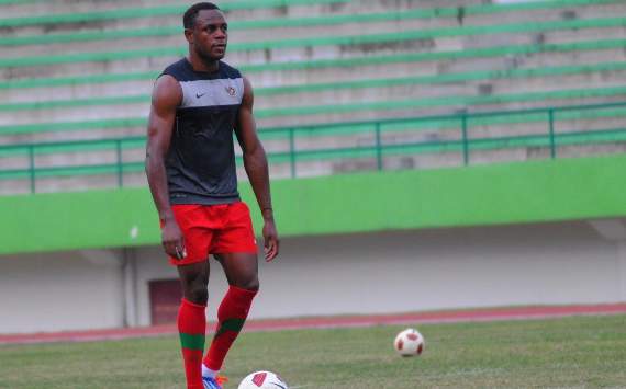 Alfred Riedl Hormati Kontrak Victor Igbonefo