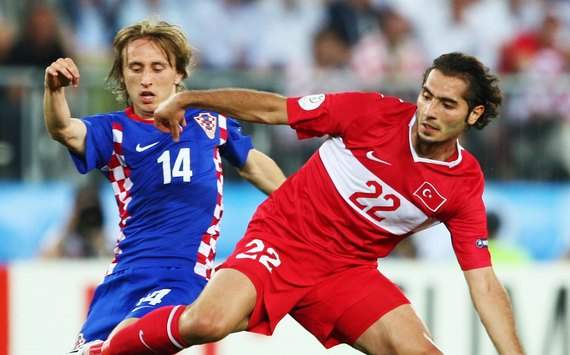 Luka Modric (Hırvatistan) - Hamit Altıntop (Türkiye)