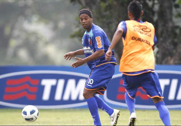Jornal argentino especula Ronaldinho no River