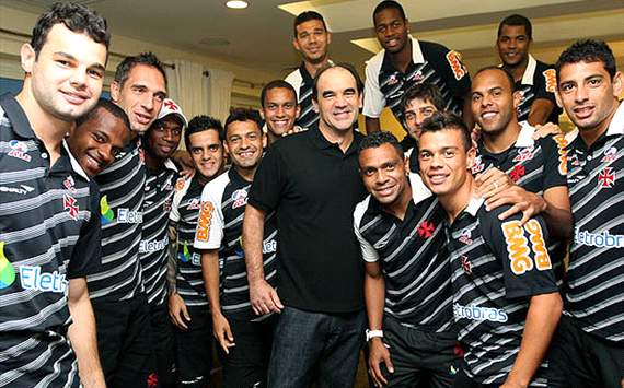 Ricardo Gomes visita a concentração do Vasco (Marcelo Sadio/Site Oficial do Vasco)