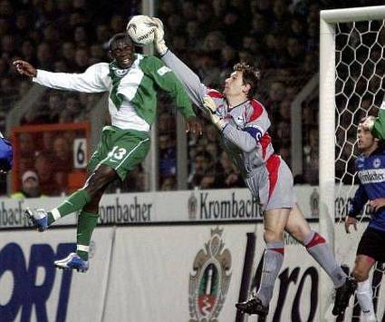 Bundesliga: Wolfsburgs Boakye kommt gegen Arminia Bielefelds Keeper Hain zu spät (AFP)