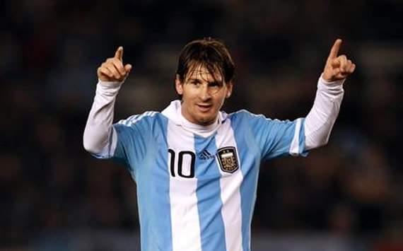 Messi hat-trick defeats Swiss