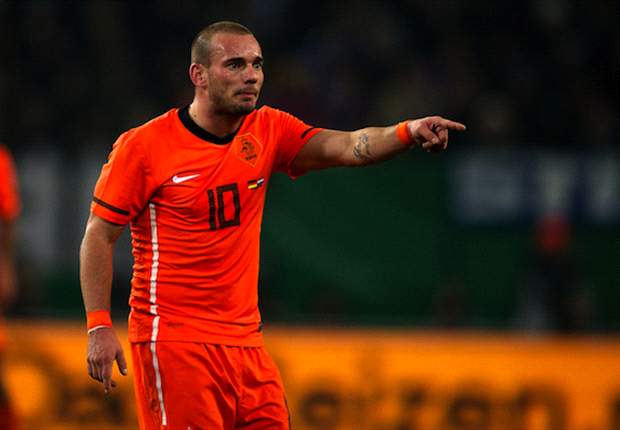Sneijder sympathises with sacked Netherlands coach Van Marwijk
