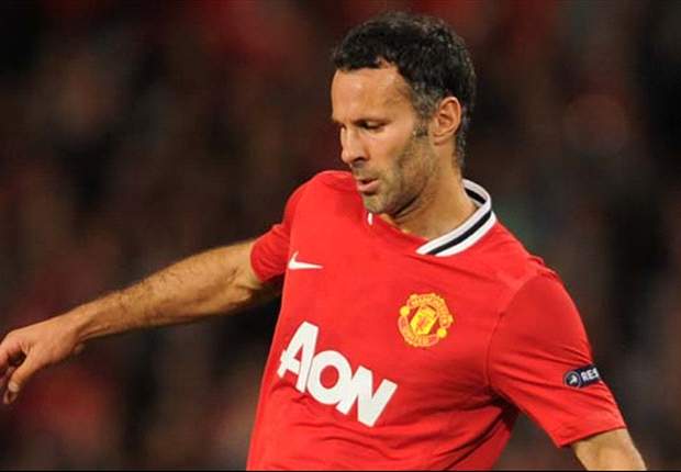 Giggs expecting Everton 'battle' in Manchester United opener