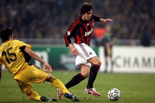 Kaka, Papastathopoulos in Aek-Milan (AFP)