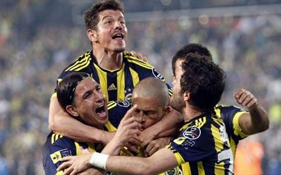 STSL: Fenerbahçe's players celebrate