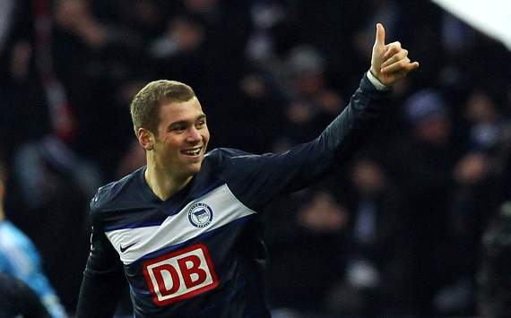 Berlins Lasogga jubelt