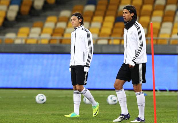 Ozil and Khedira to arrive at German Euro 2012 training camp late
