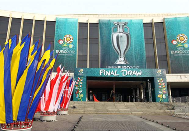 UEFA volgt situatie in Oekraïne na aanslagen
