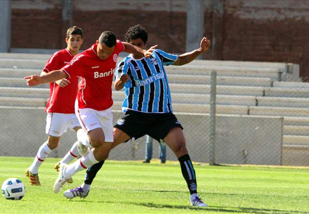 Luxemburgo afirma que Vilson não joga mais com a camisa do Grêmio