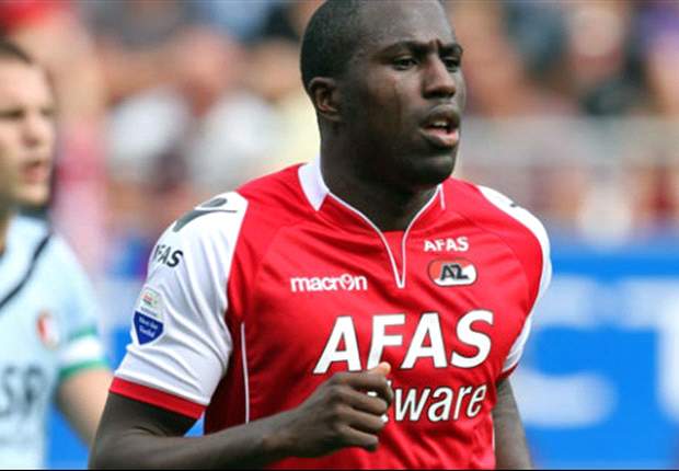 Jozy Altidore exits AZ match in 34th minute with head injury
