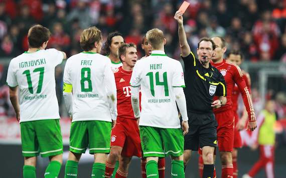 Aaron Hunt sieht gegen die Bayern die rote Karte
