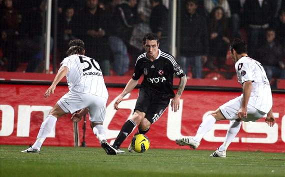 Spor Toto Süper Lig: Klukowski, Simpson (Manisaspor) - Hilbert (Beşiktaş)