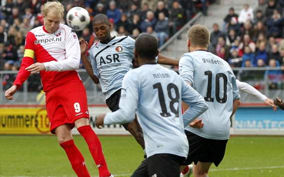 Frank Demouge kopt op doel (FC Utrecht - Feyenoord)