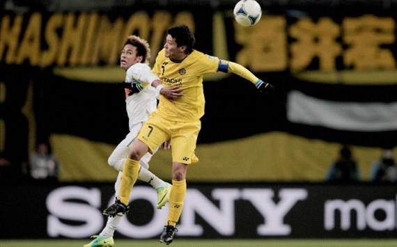 Kashiwa Reysol v Santos;Neymar; Hidekazu Otani